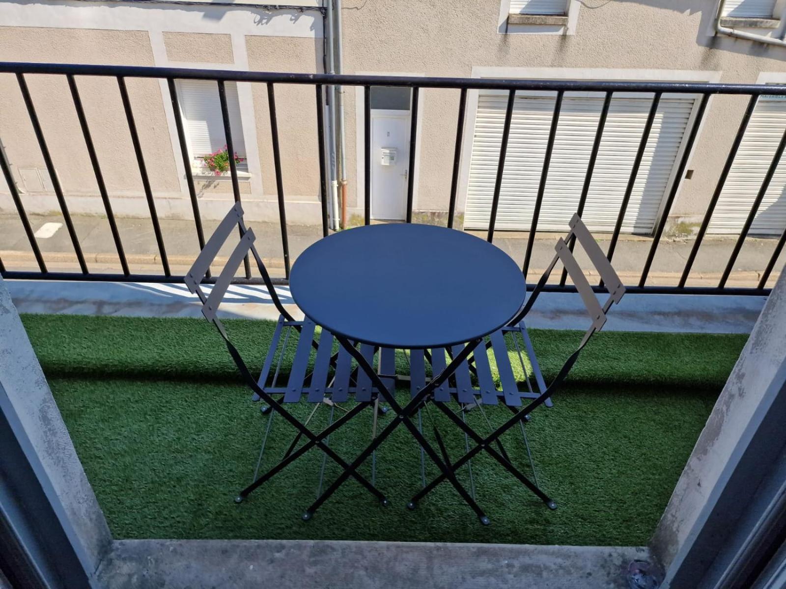 Appartement Hyper Centre Cosy Avec Balcon ชาโตว์ดอง ภายนอก รูปภาพ